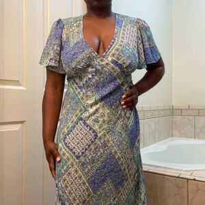 Elegant Blue and Green Patterned Dress